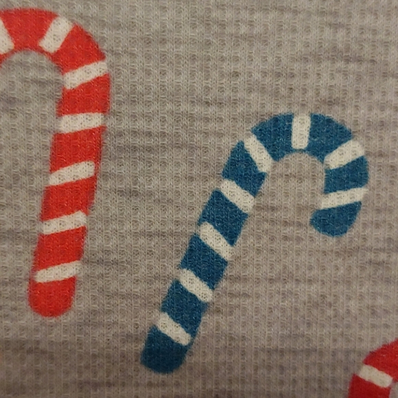 Old Navy thermal Christmas themed top - Picture 3 of 4